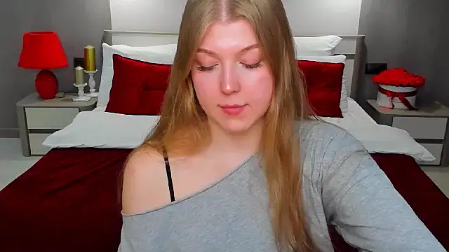 Stella Light online show from April 17, 7:06 pm