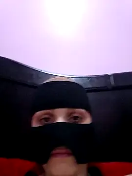 SandyAmr online show from November 16, 8:31 am