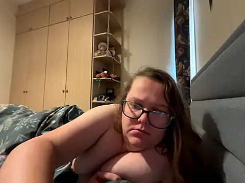 Snapshot of Scarletcum22 chatting on October 19, 8:59 am Scarletcum22 online show from October 19, 8:59 am