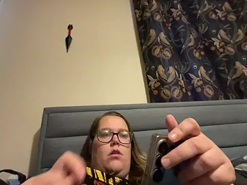 Snapshot of Scarletcum22 chatting on November 5, 7:41 am Scarletcum22 online show from November 5, 7:41 am