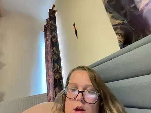 Snapshot of Scarletcum22 chatting on November 8, 12:16 pm Scarletcum22 online show from November 8, 12:16 pm