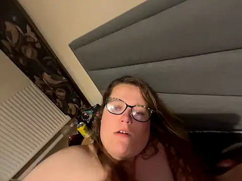 Snapshot of Scarletcum22 chatting on December 3, 7:16 am Scarletcum22 online show from December 3, 7:16 am