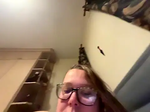 Snapshot of Scarletcum22 chatting on December 16, 7:24 am Scarletcum22 online show from December 16, 7:24 am