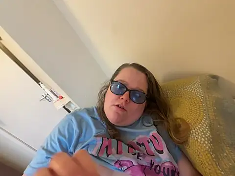 Scarletcum22 online show from February 7, 9:35 am