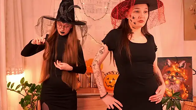 Snapshot of ArianaSweazy chatting on October 31, 2:07 pm ArianaSweazy online show from October 31, 2:07 pm