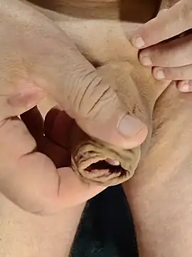 Snapshot of Benjin_2306 chatting on November 9, 2:26 pm Benjin 2306 online show from November 9, 2:26 pm