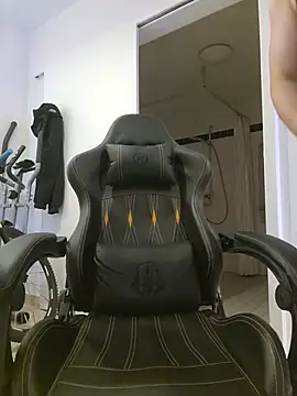 Snapshot of Benjin_2306 chatting on December 5, 3:20 pm Benjin 2306 online show from December 5, 3:20 pm