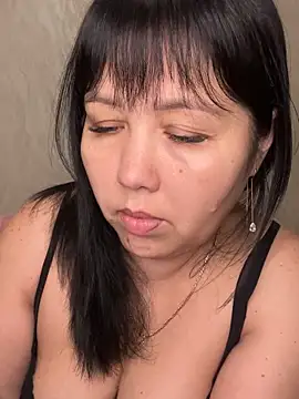 Love  Mom online show from November 24, 3:45 pm