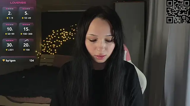 ella simons online show from April 17, 10:35 pm