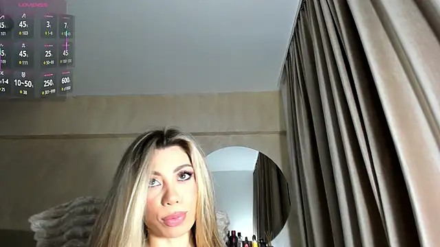 Snapshot of KaylaBenz chatting on November 5, 8:20 pm KaylaBenz online show from November 5, 8:20 pm