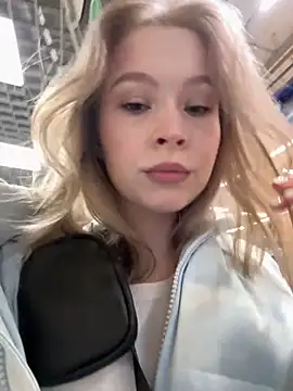 Snapshot of Eliiizaaa chatting on October 25, 4:24 pm Eliiizaaa online show from October 25, 4:24 pm