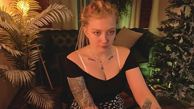 Kiki shay online show from December 4, 1:53 pm