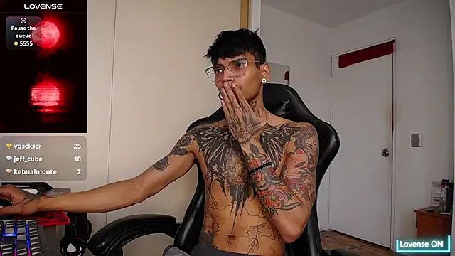 Snapshot of nathan_aress6666 chatting on December 1, 11:10 pm nathan aress6666 online show from December 1, 11:10 pm