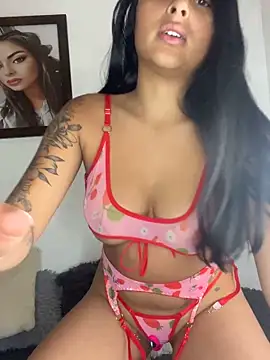 Snapshot of morenaQueen_ chatting on November 14, 8:29 pm morenaQueen online show from November 14, 8:29 pm