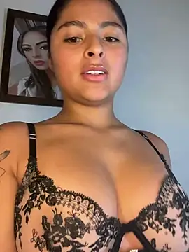 Snapshot of morenaQueen_ chatting on November 25, 8:20 pm morenaQueen online show from November 25, 8:20 pm