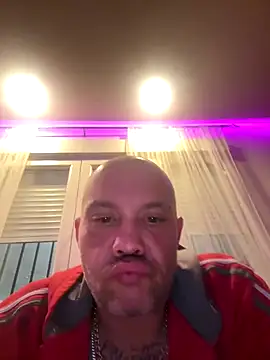 Snapshot of gitanoMad chatting on December 5, 1:14 am gitanoMad online show from December 5, 1:14 am