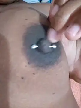 Snapshot of Jennyy31 chatting on December 15, 5:17 pm Jennyy31 online show from December 15, 5:17 pm