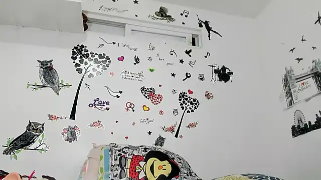 Snapshot of YAILIN_04 chatting on December 3, 1:57 am YAILIN 04 online show from December 3, 1:57 am