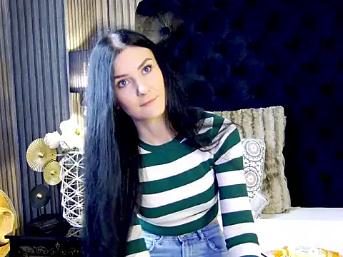 Snapshot of KendraNoir chatting on December 3, 6:21 am KendraNoir online show from December 3, 6:21 am