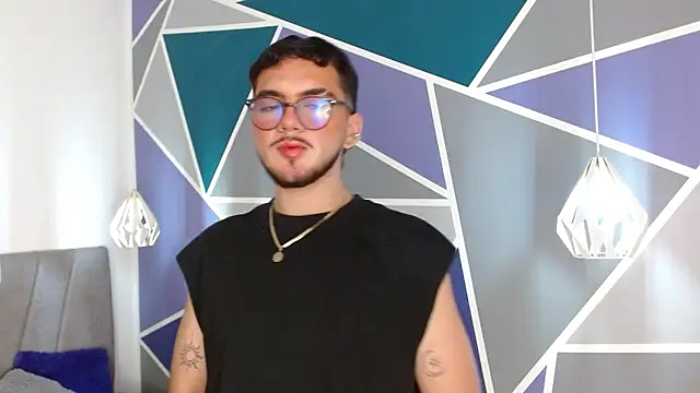 Snapshot of Zac_Golden chatting on October 22, 5:30 am Zac Golden online show from October 22, 5:30 am