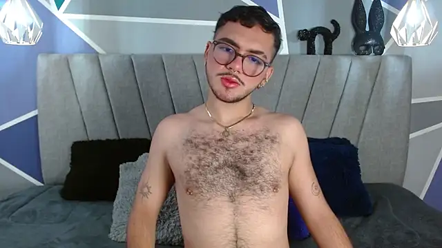 Snapshot of Zac_Golden chatting on November 29, 5:27 pm Zac Golden online show from November 29, 5:27 pm