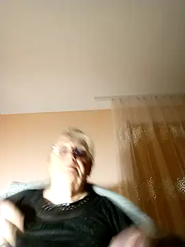 AmyLove353 online show from November 11, 9:15 pm