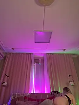 Snapshot of HugeBoobsAlice chatting on November 1, 1:57 pm HugeBoobsAlice online show from November 1, 1:57 pm