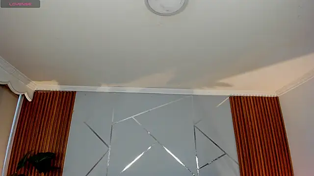 Snapshot of camilaa_lux chatting on November 8, 1:00 pm camilaa lux online show from November 8, 1:00 pm