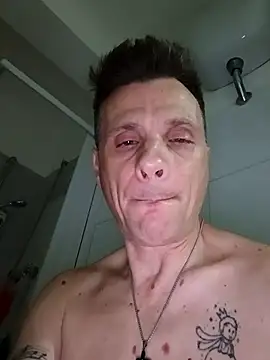 Snapshot of OffshoreCenterline3 chatting on October 22, 2:01 am OffshoreCenterline3 online show from October 22, 2:01 am