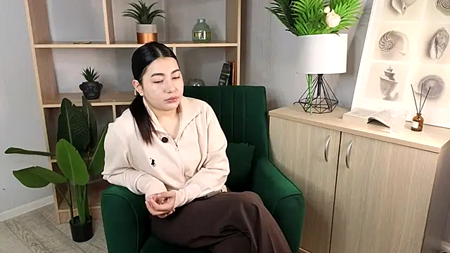 LorieGiang online show from October 22, 10:37 am