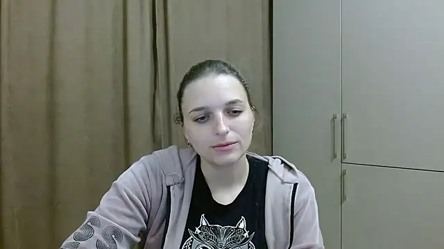 Snapshot of ElisSky301 chatting on October 22, 9:47 pm ElisSky301 online show from October 22, 9:47 pm