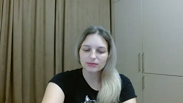 Snapshot of ElisSky301 chatting on November 27, 9:39 pm ElisSky301 online show from November 27, 9:39 pm