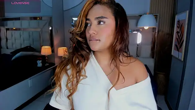 Snapshot of AnguelJones chatting on October 30, 7:10 am AnguelJones online show from October 30, 7:10 am