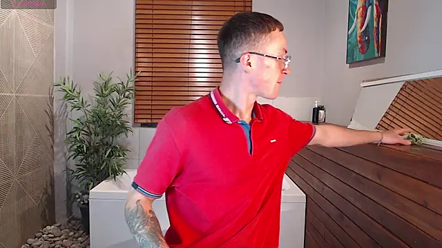 Snapshot of Lil_James chatting on November 24, 7:35 pm Lil James online show from November 24, 7:35 pm