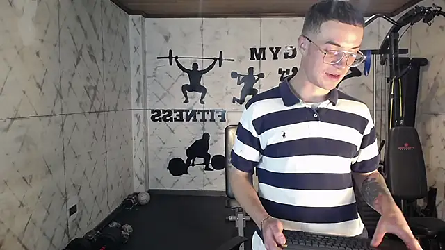 Snapshot of Lil_James chatting on November 27, 7:16 pm Lil James online show from November 27, 7:16 pm