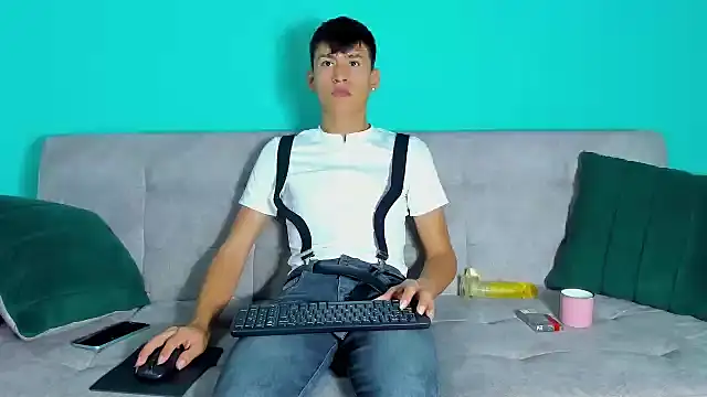 Snapshot of Nicolas_Torres_ chatting on October 24, 6:10 am Nicolas Torres online show from October 24, 6:10 am