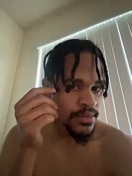 Snapshot of Mrmakeherwet_Tez chatting on October 22, 4:29 pm Mrmakeherwet Tez online show from October 22, 4:29 pm