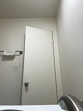 Snapshot of Mrmakeherwet_Tez chatting on October 25, 8:25 pm Mrmakeherwet Tez online show from October 25, 8:25 pm