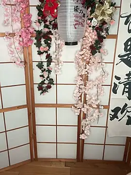 Snapshot of yum3doll chatting on December 3, 7:45 pm yum3doll online show from December 3, 7:45 pm