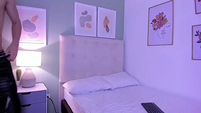 ApoloRicci online show from December 17, 8:37 pm