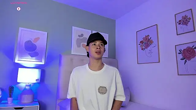 ApoloRicci online show from March 3, 7:42 pm