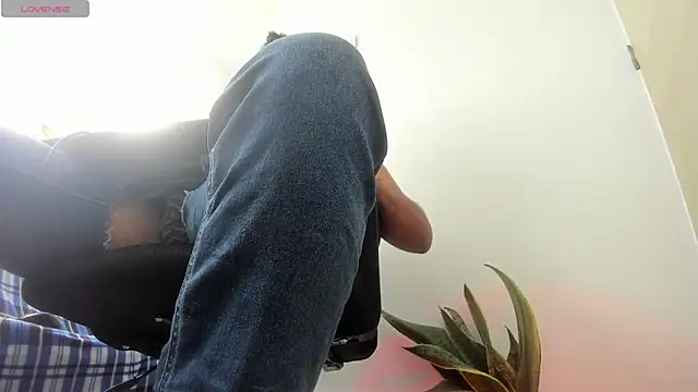 Alexxx feethis online show from November 18, 7:29 pm