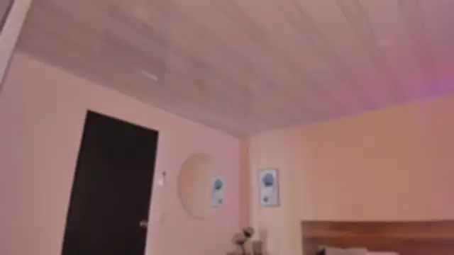 YariRose online show from December 17, 2:12 pm