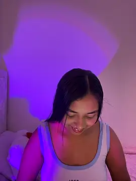 Snapshot of aly_nicols chatting on October 30, 10:43 pm aly nicols online show from October 30, 10:43 pm