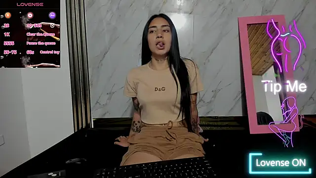 Snapshot of Sasha_Blonde chatting on November 5, 8:20 pm Sasha Blonde online show from November 5, 8:20 pm