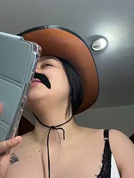 Snapshot of Selena_Roa chatting on October 31, 2:56 am Selena Roa online show from October 31, 2:56 am