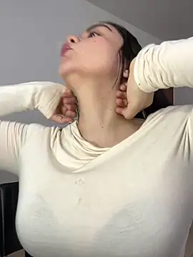 Snapshot of Selena_Roa chatting on December 5, 4:47 pm Selena Roa online show from December 5, 4:47 pm