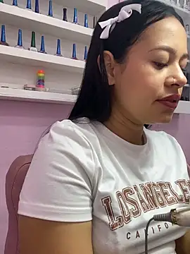 Snapshot of PaulaCruz01 chatting on October 25, 4:24 pm PaulaCruz01 online show from October 25, 4:24 pm