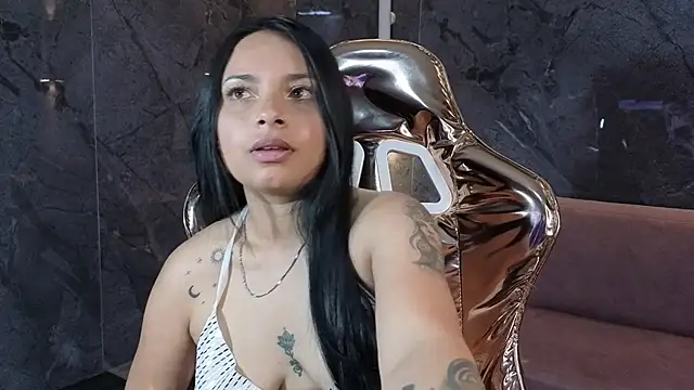 Snapshot of Odette_b chatting on October 23, 4:01 am Odette b online show from October 23, 4:01 am