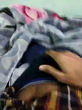 Snapshot of Virgin18year_old chatting on December 5, 3:04 am Virgin18year old online show from December 5, 3:04 am